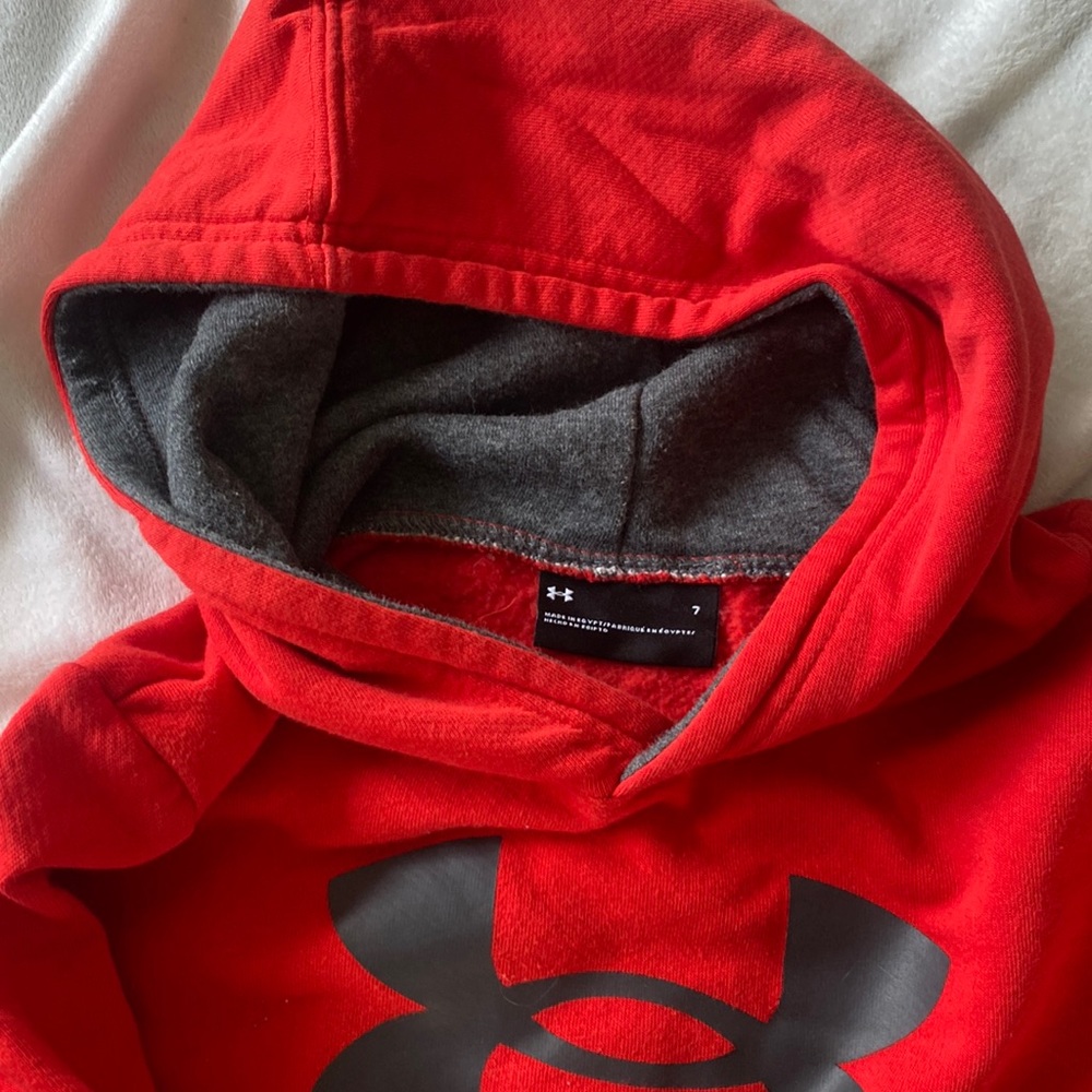 Like new under under armor hoodie boys